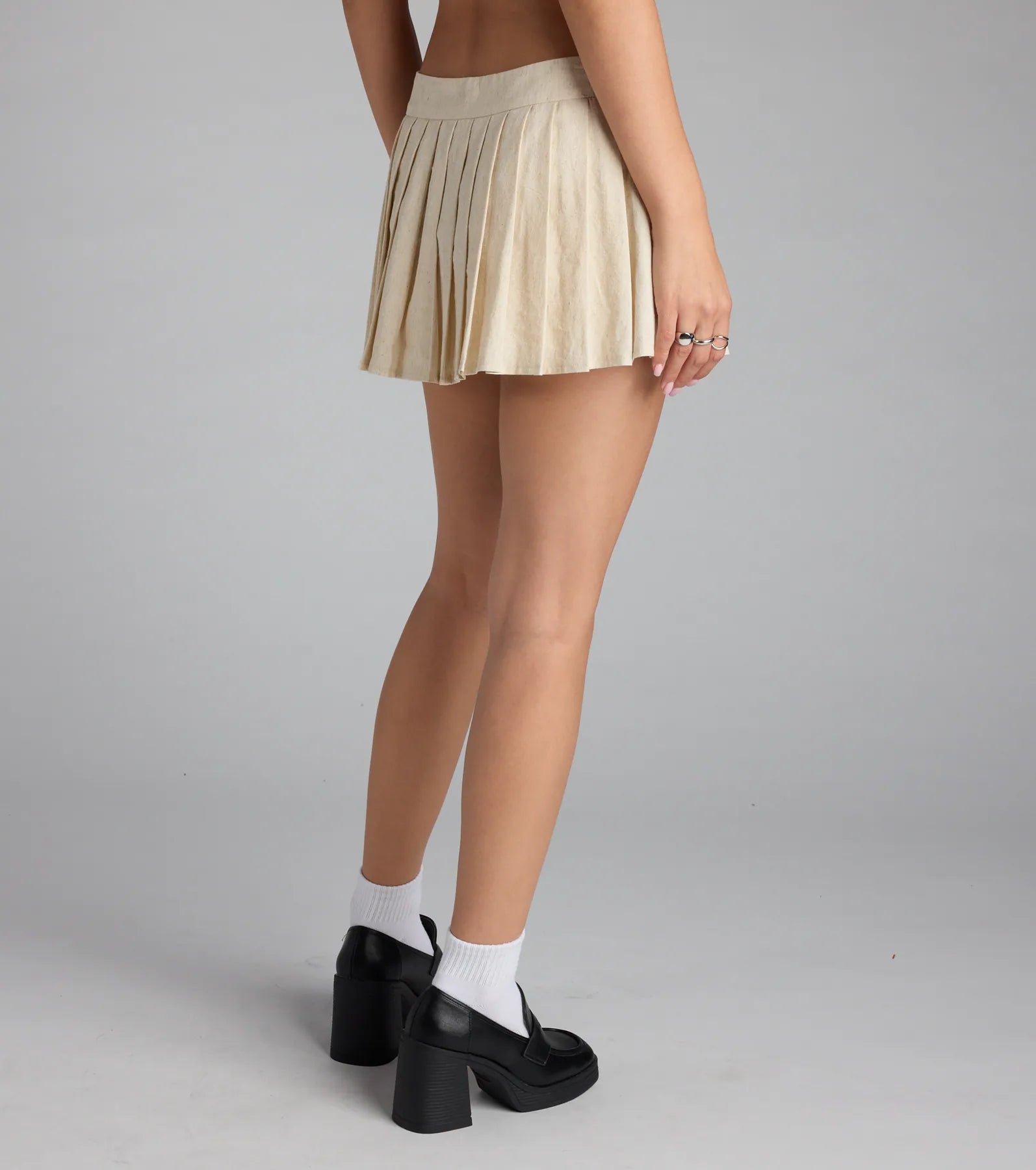 Adorably Chic Pleated Linen Mini Skort - Image 2