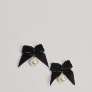 Luxe Detail Velvet Bow Pearl Earrings